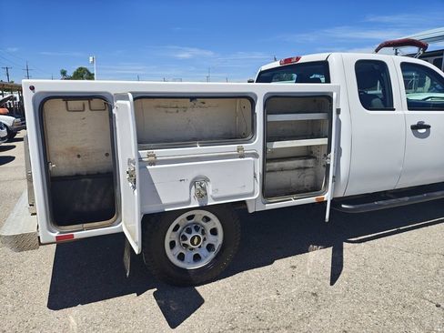 Used 2013 Chevrolet Silverado 3500 W/T AWD/4WD image 2