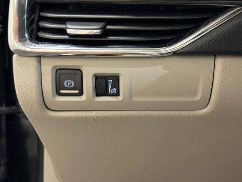 Used 2023 Cadillac XT4 Premium Luxury AWD/4WD image 18