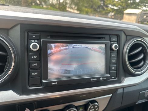 Used 2019 Toyota Tacoma SR5 AWD/4WD image 27