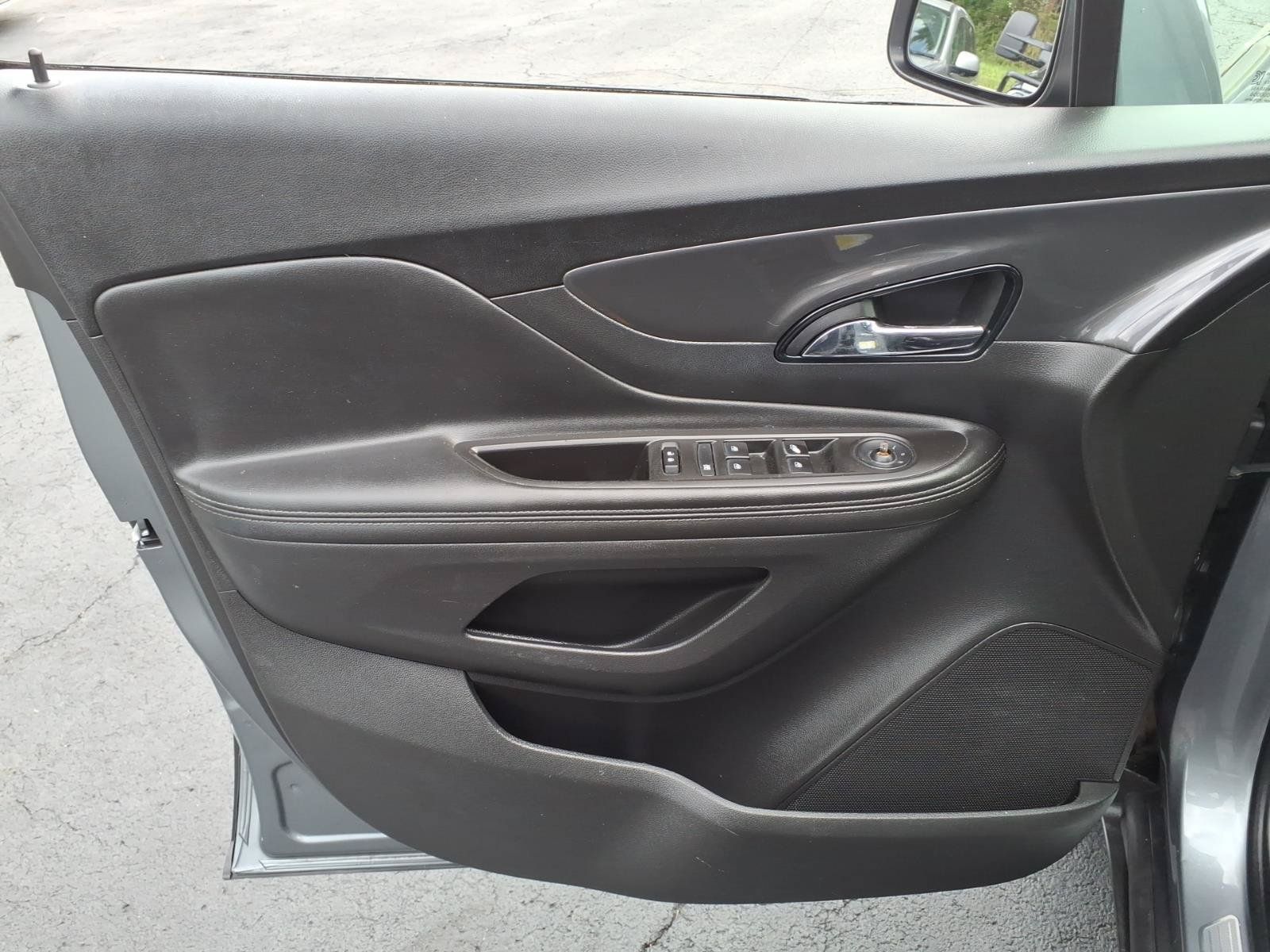 Used 2020 Buick Encore Preferred AWD/4WD image 18