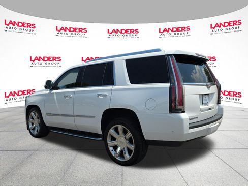 Used 2020 Cadillac Escalade Luxury RWD image 5
