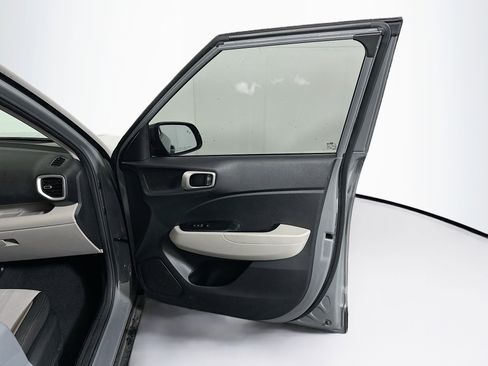 Used 2023 Hyundai Venue SEL image 33