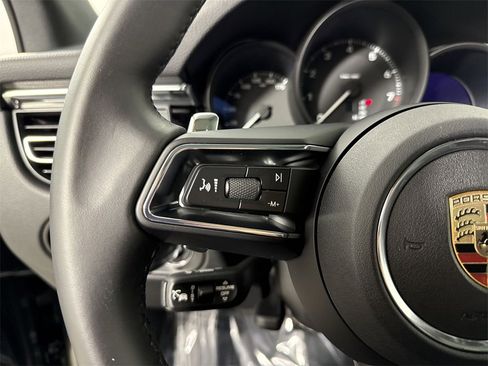 Certified 2025 Porsche Macan image 38