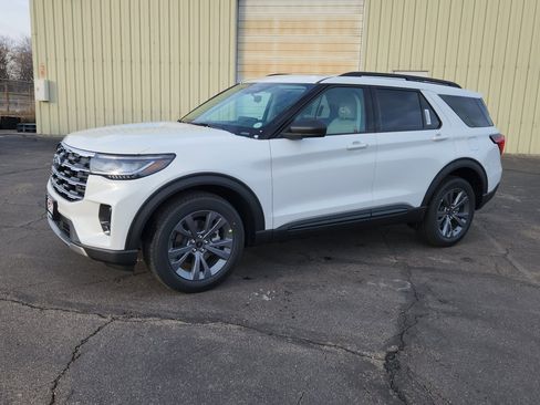 New 2026 Ford Explorer Active image 3