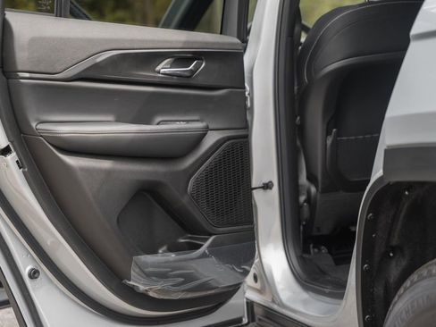 New 2025 Jeep Grand Cherokee Laredo X w/ Luxury Tech Group I image 29