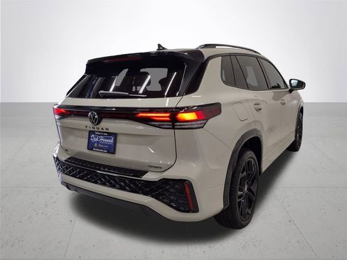 New 2026 Volkswagen Tiguan SE R-Line AWD/4WD image 14