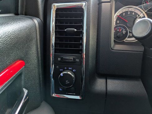 Used 2015 RAM 1500 Laramie w/ Convenience Group image 28