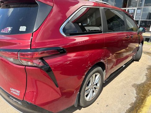 Used 2021 Toyota Sienna Limited FWD image 2