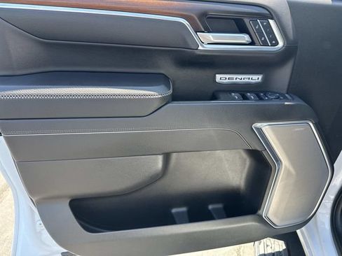 Used 2025 GMC Sierra 1500 Denali w/ Denali Reserve Package AWD/4WD image 19