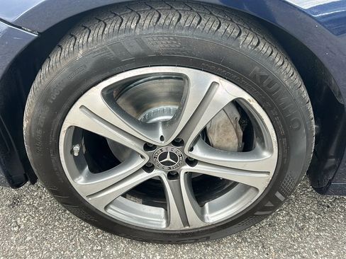 Used 2017 Mercedes-Benz E 300 4MATIC image 32