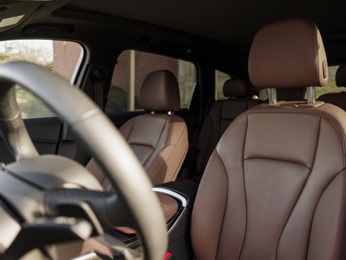 Used 2023 Audi Q7 Premium w/ Convenience Package image 21