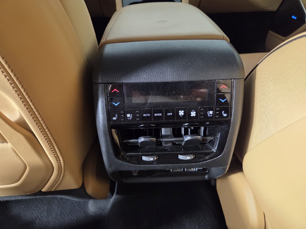 Used 2023 Jeep Grand Cherokee Summit AWD/4WD image 26
