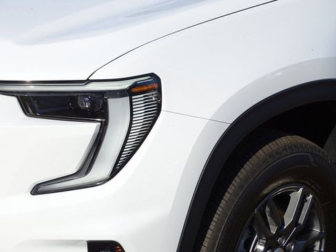 Used 2025 GMC Acadia Elevation image 32