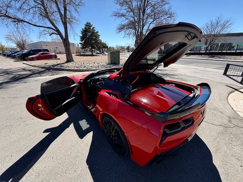 Used 2019 Chevrolet Corvette Stingray Coupe w/ Carbon Flash Badge Package RWD image 18