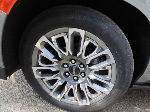 Used 2023 GMC Yukon Denali Ultimate AWD/4WD image 5
