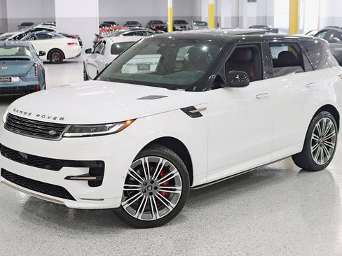 Used 2024 Land Rover Range Rover Sport Dynamic SE AWD/4WD image 8