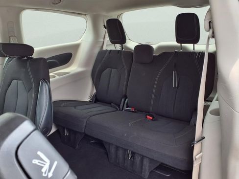 Used 2023 Chrysler Voyager LX FWD image 23