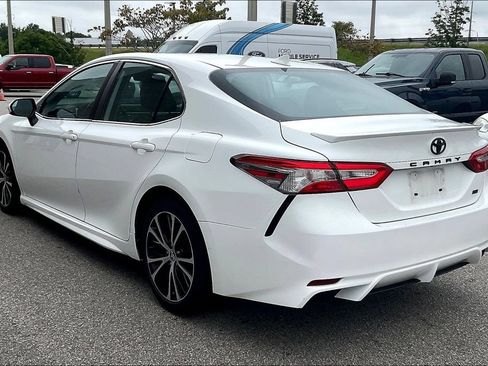 Used 2020 Toyota Camry SE FWD image 4