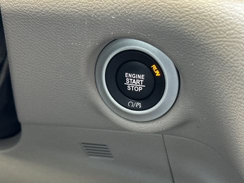 Used 2022 Chrysler Voyager LX image 23