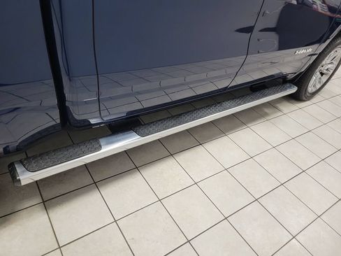 Used 2023 RAM 1500 Laramie AWD/4WD image 18