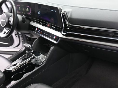 Used 2025 Kia Sportage EX image 29