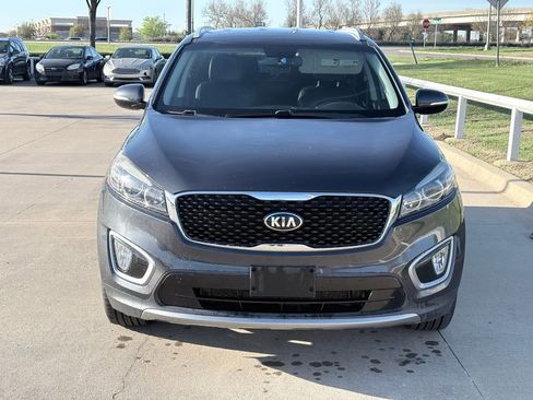 Used 2017 Kia Sorento EX w/ EX V6 Premium Package image 2