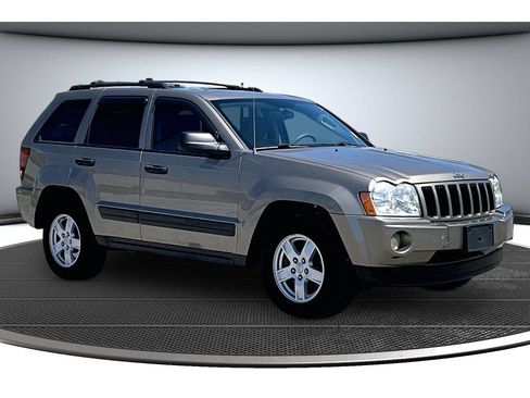 Used 2005 Jeep Grand Cherokee Laredo AWD/4WD image 14
