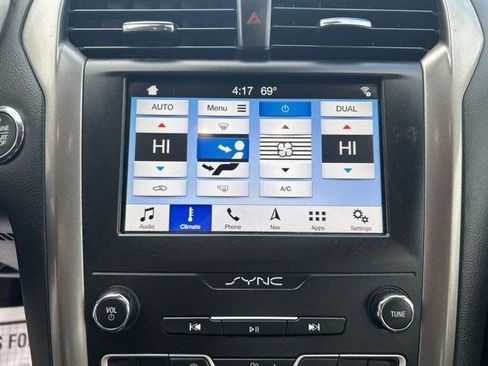 Used 2019 Ford Fusion SE FWD image 22