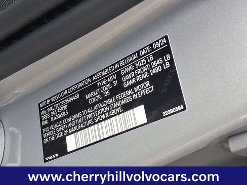 Certified 2025 Volvo XC40 B5 Plus image 28