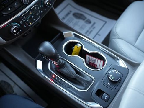 Used 2021 Chevrolet Traverse LT w/ LT Premium Package image 29