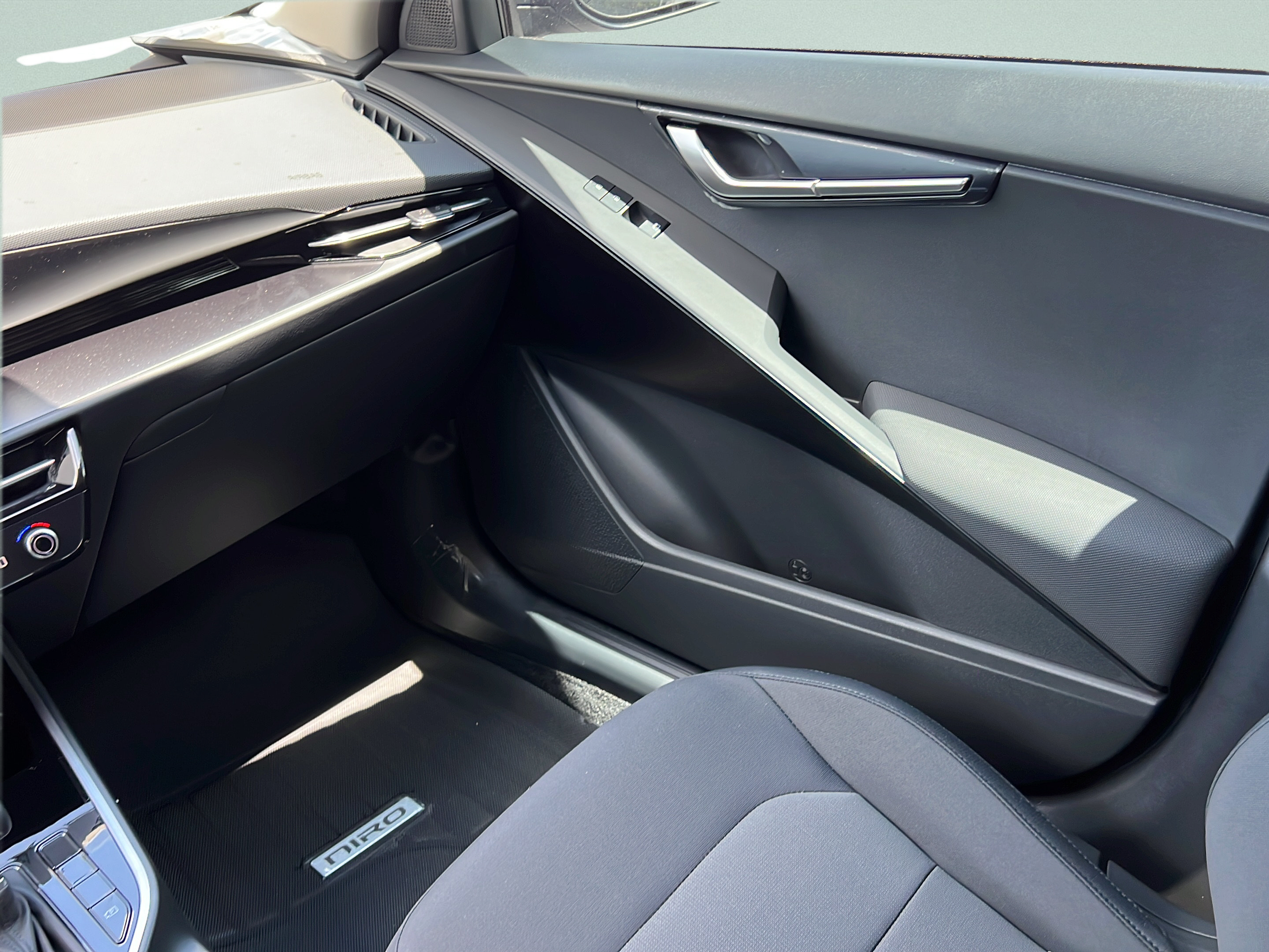 New 2026 Kia Niro LX FWD image 13