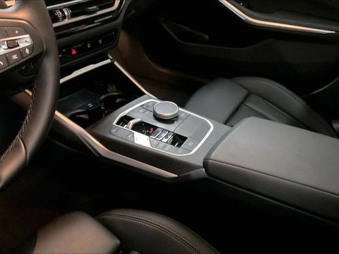 Used 2023 BMW 330e image 19