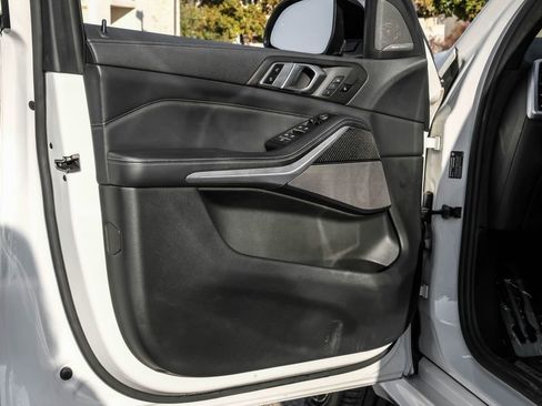 Used 2021 BMW X5 M50i image 54