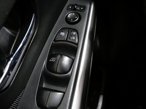 Used 2018 Nissan Kicks SV image 13