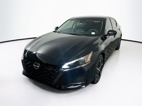 Used 2023 Nissan Altima 2.5 SR FWD image 3