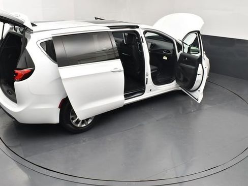 New 2026 Chrysler Pacifica Select AWD/4WD image 30