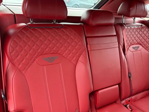 Used 2021 Bentley Bentayga AWD/4WD image 47