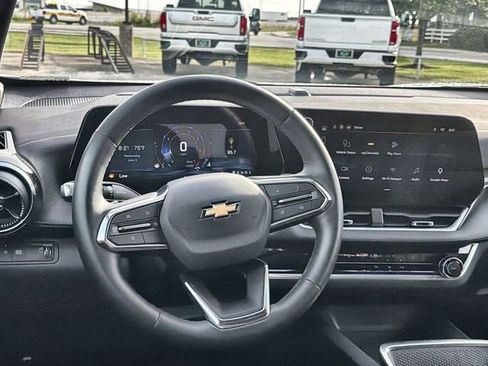 Used 2026 Chevrolet Equinox LT FWD image 11