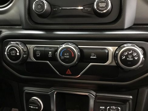 Used 2021 Jeep Gladiator Sport image 24