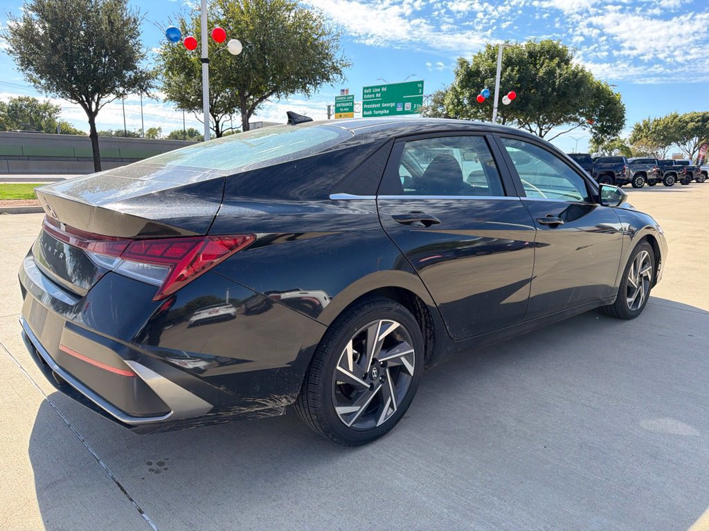Used 2025 Hyundai Elantra SEL FWD image 8