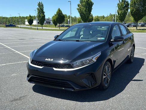 Used 2023 Kia Forte LXS w/ LXS Technology Package FWD image 11