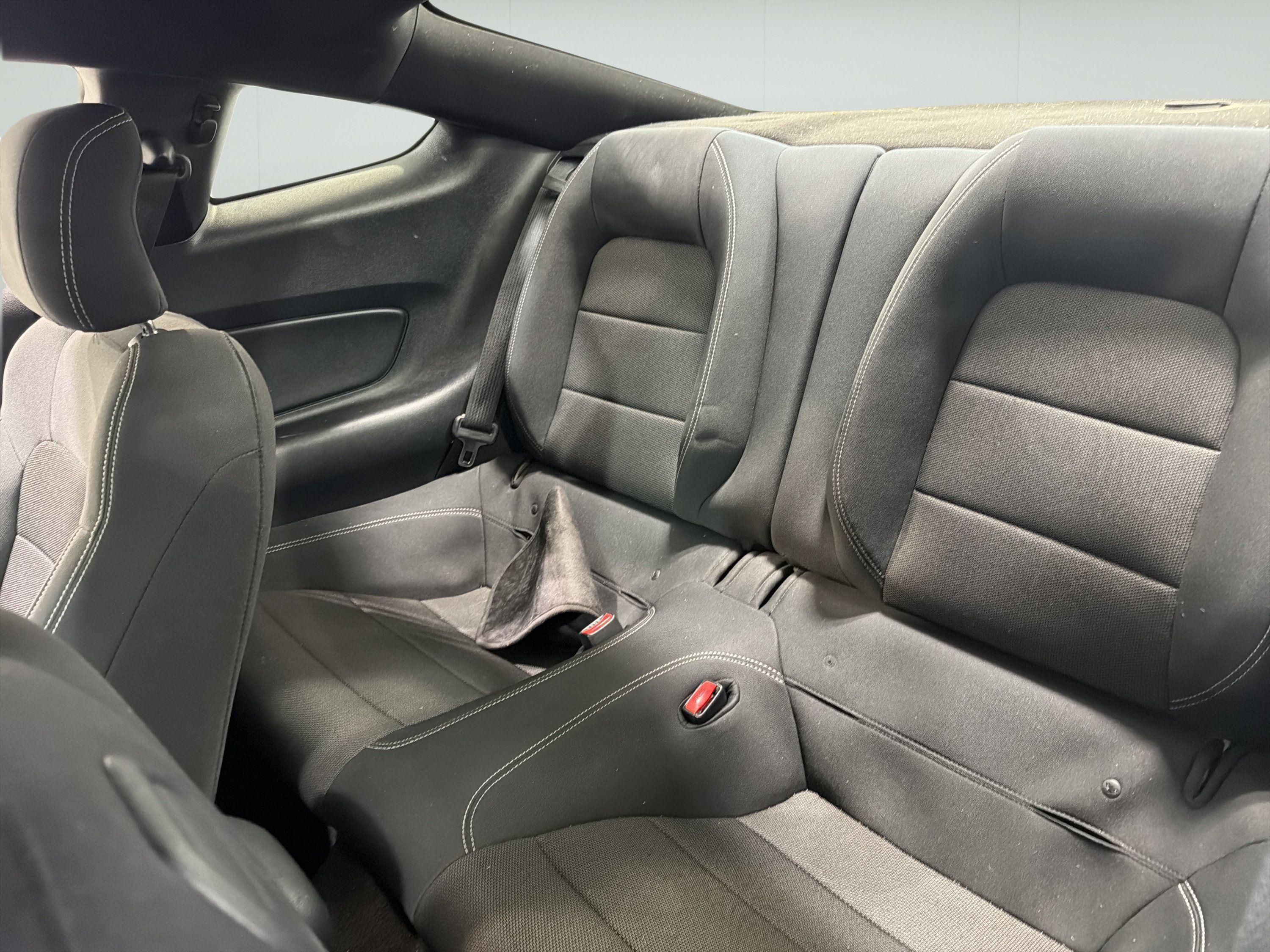 Used 2015 Ford Mustang Coupe RWD image 13