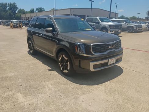 Used 2025 Kia Telluride S FWD image 6