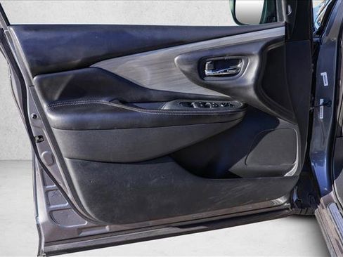 Used 2018 Nissan Murano SV w/ Premium Package image 12