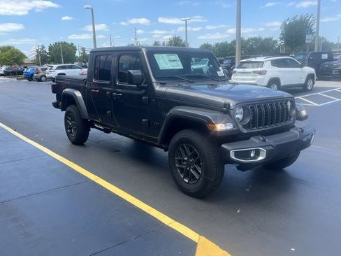 New 2025 Jeep Gladiator Sport image 3