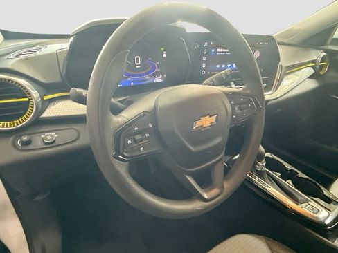 Used 2024 Chevrolet Trax LT FWD image 12