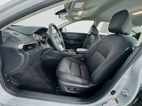 Used 2024 Nissan Altima 2.5 SV FWD image 12