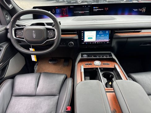 New 2026 Lincoln Navigator L Black Label AWD/4WD image 28