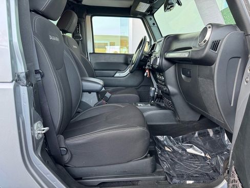 Used 2018 Jeep Wrangler Sahara w/ Connectivity Group image 21