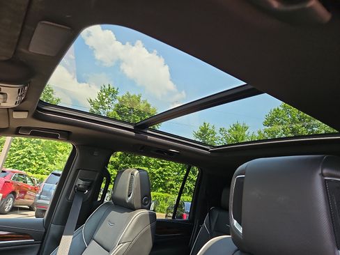 Certified 2023 Cadillac Escalade ESV Premium Luxury AWD/4WD image 14